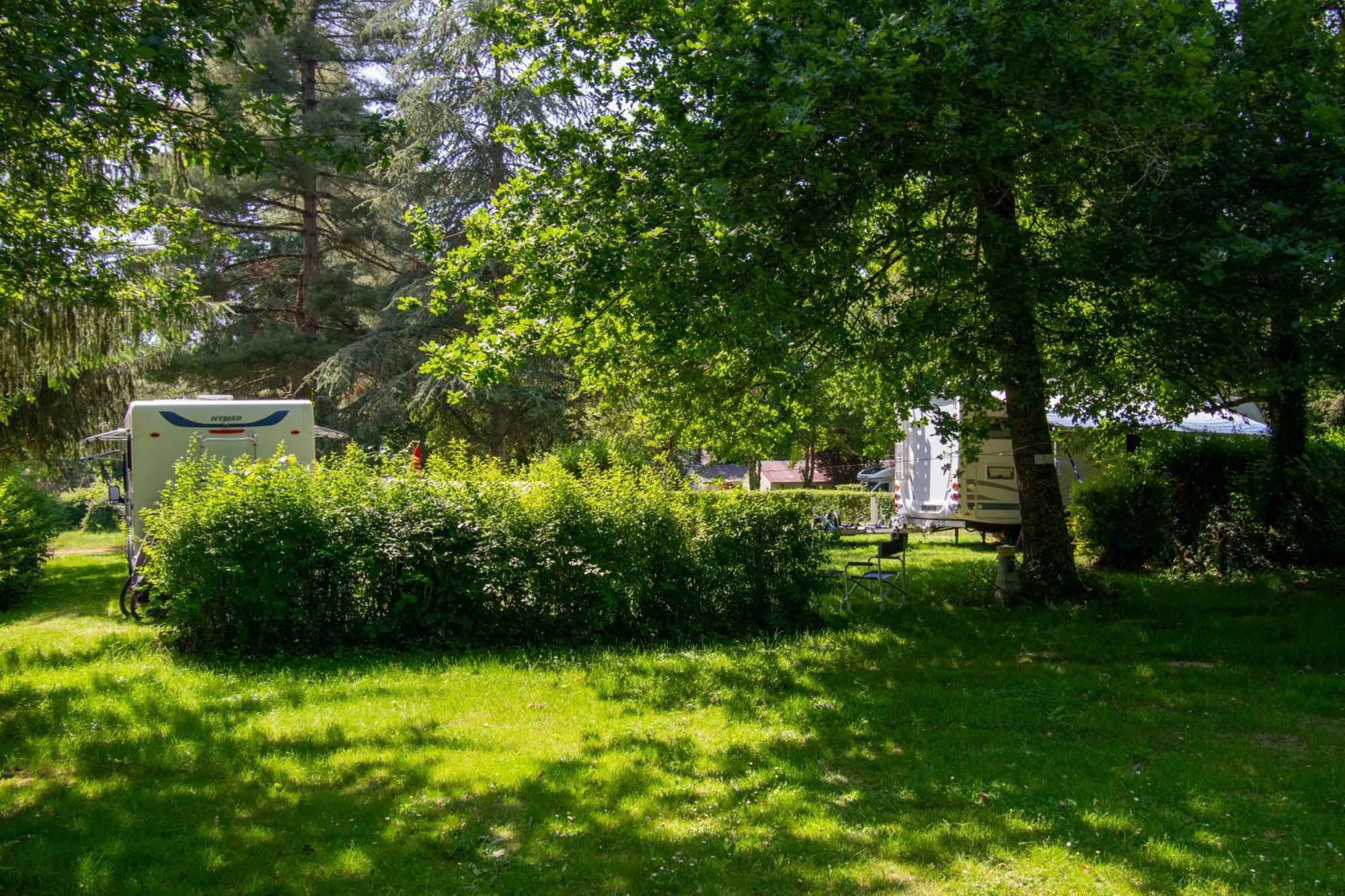 Camping Des Bains Saint-Honore-les-Bains Exterior foto