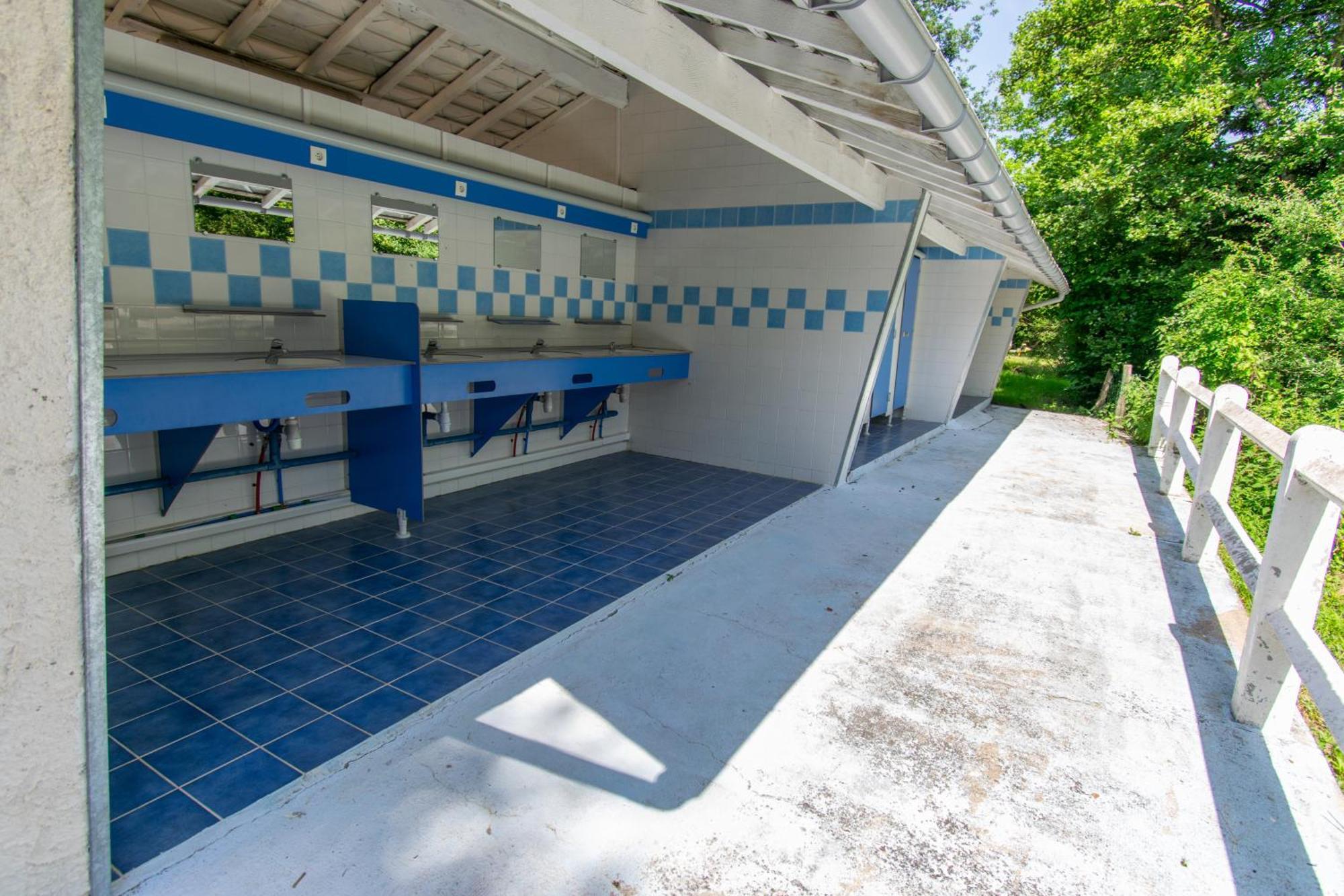 Camping Des Bains Saint-Honore-les-Bains Exterior foto