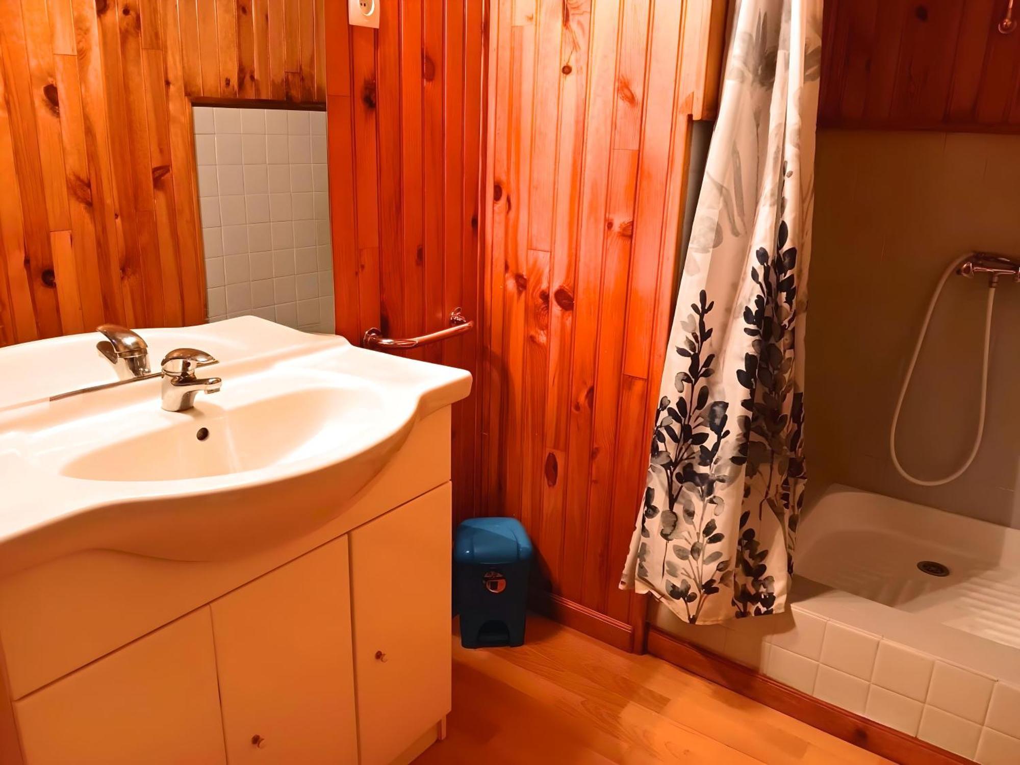 Camping Des Bains Saint-Honore-les-Bains Quarto foto